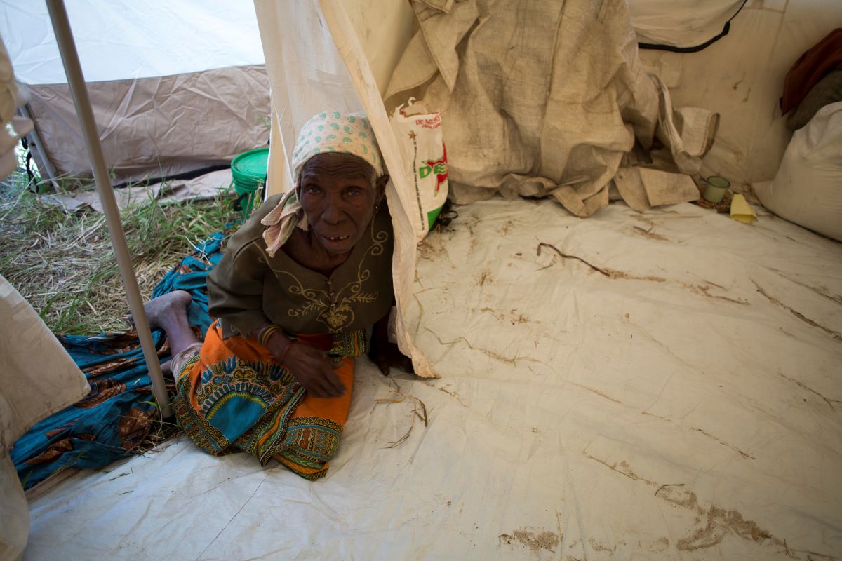 Tsai sitting Mozambique (c) Karel Prinsloo / Age International