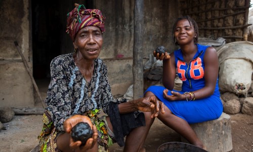 Morie shows her granddaughter how to shape the black soap, copyright Age International/Simon Rawles