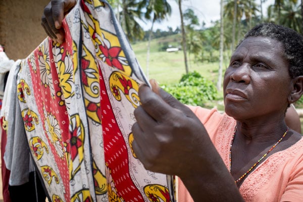 70-year-old Juma hangs out washing in Kenya - taken by Roopa Gogineni for HelpAge International